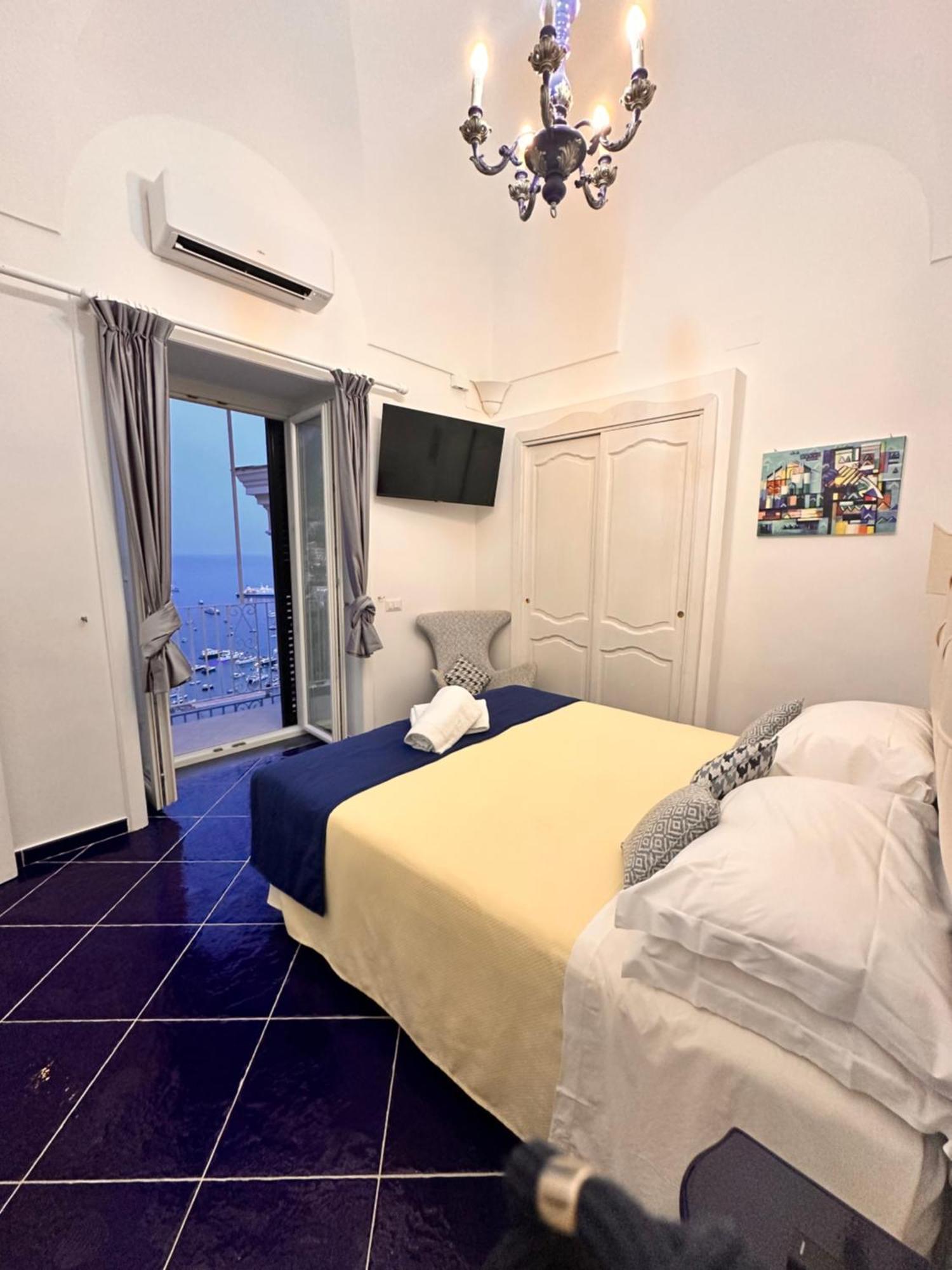 Queen View Apartment - No Kitchen Positano Zewnętrze zdjęcie
