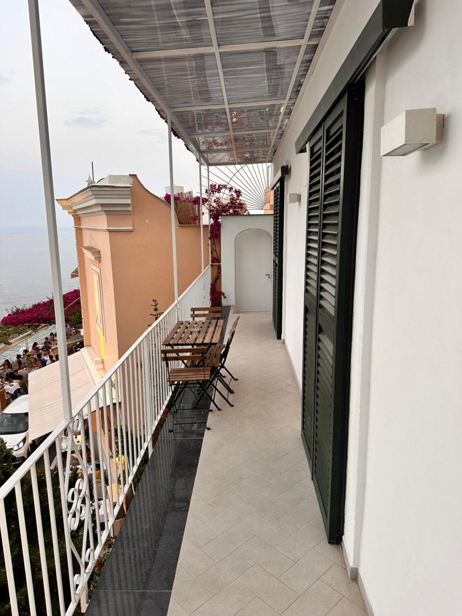 Queen View Apartment - No Kitchen Positano Zewnętrze zdjęcie